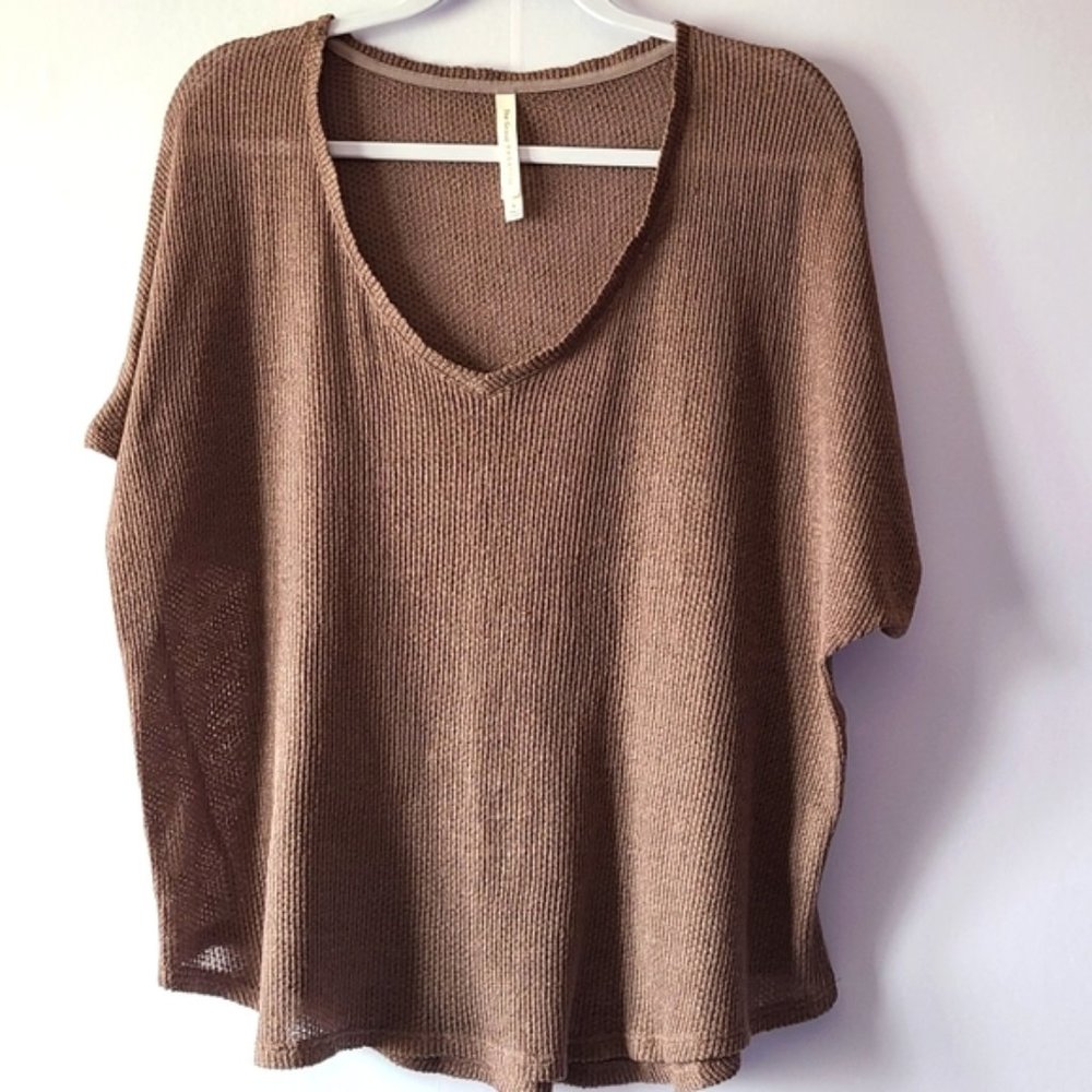 Aritzia The Group Babaton brown v-neck knit short sleeve shirt